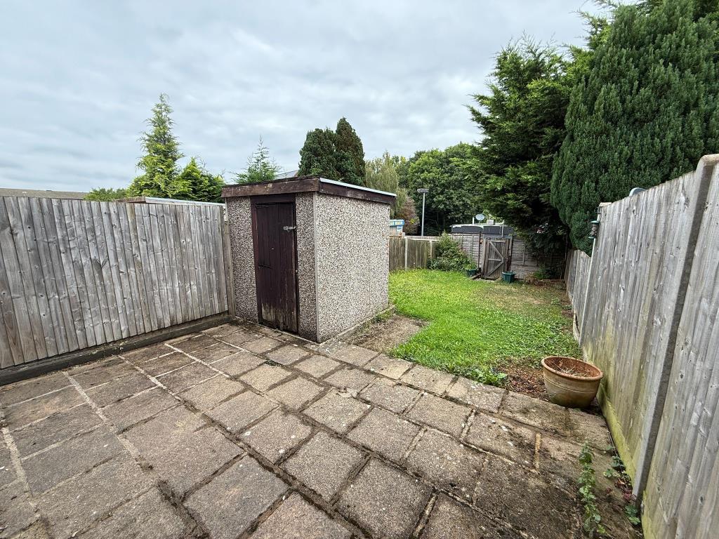 Lot: 157 - HOUSE IN NEED OF IMPROVEMENT - Rear Garden of House in need of improvement
